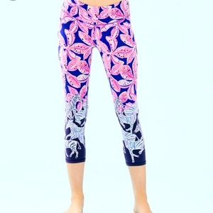🆕 Lilly Pulitzer UPF50+ Jolena Weekender Legging